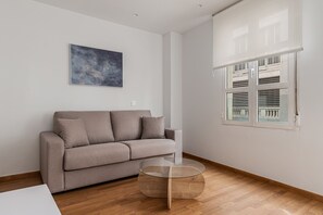 TV - Waou Urban Home Gran Via III - Short Term (Madrid)