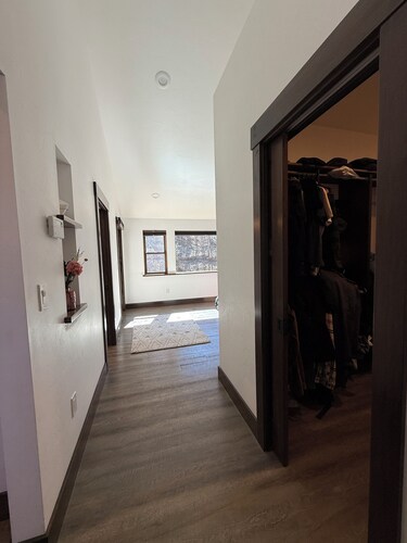 3BR Farmhouse in Durango with Fitness Room, Sauna, Bidets, Theater Entertainment