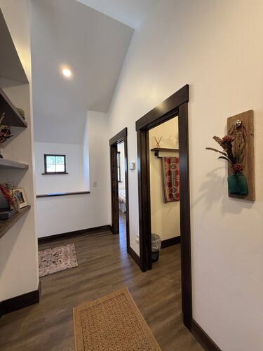 3BR Farmhouse in Durango with Fitness Room, Sauna, Bidets, Theater Entertainment