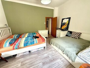 1 makuuhuone, silitysrauta/-lauta, vauvan matkasänky, ilmainen Wi-Fi