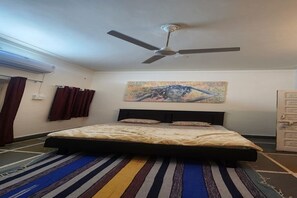 5 habitaciones, tabla de planchar con plancha, wifi y ropa de cama 
