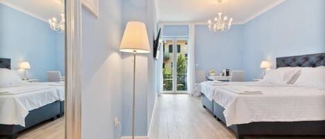 Comfort Room, Balcony, Garden View