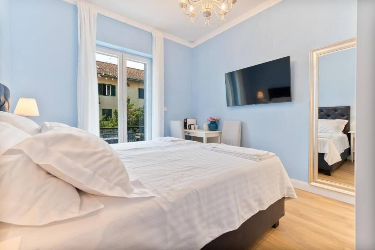 Comfort Room, Balcony, garden View | Cadar kapas Mesir, peralatan tempat tidur premium, busa memori 