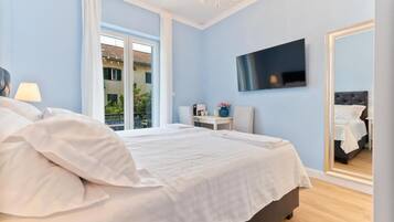 Comfort Room, Balcony, garden View