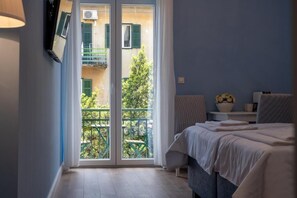 Comfort Room, Balcony, Garden View | 埃及棉床单、高档床上用品、记忆海绵床垫、客房内保险箱