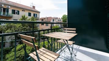 Comfort Room, Balcony, garden View | Outdoor dining