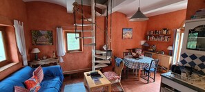Living area - Eco-friendly Gîte with Private Pool, Terrace and Wi-Fi in Autignac (Autignac)