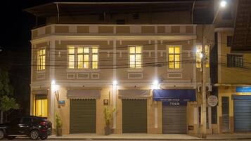 المنشأة من الخارج