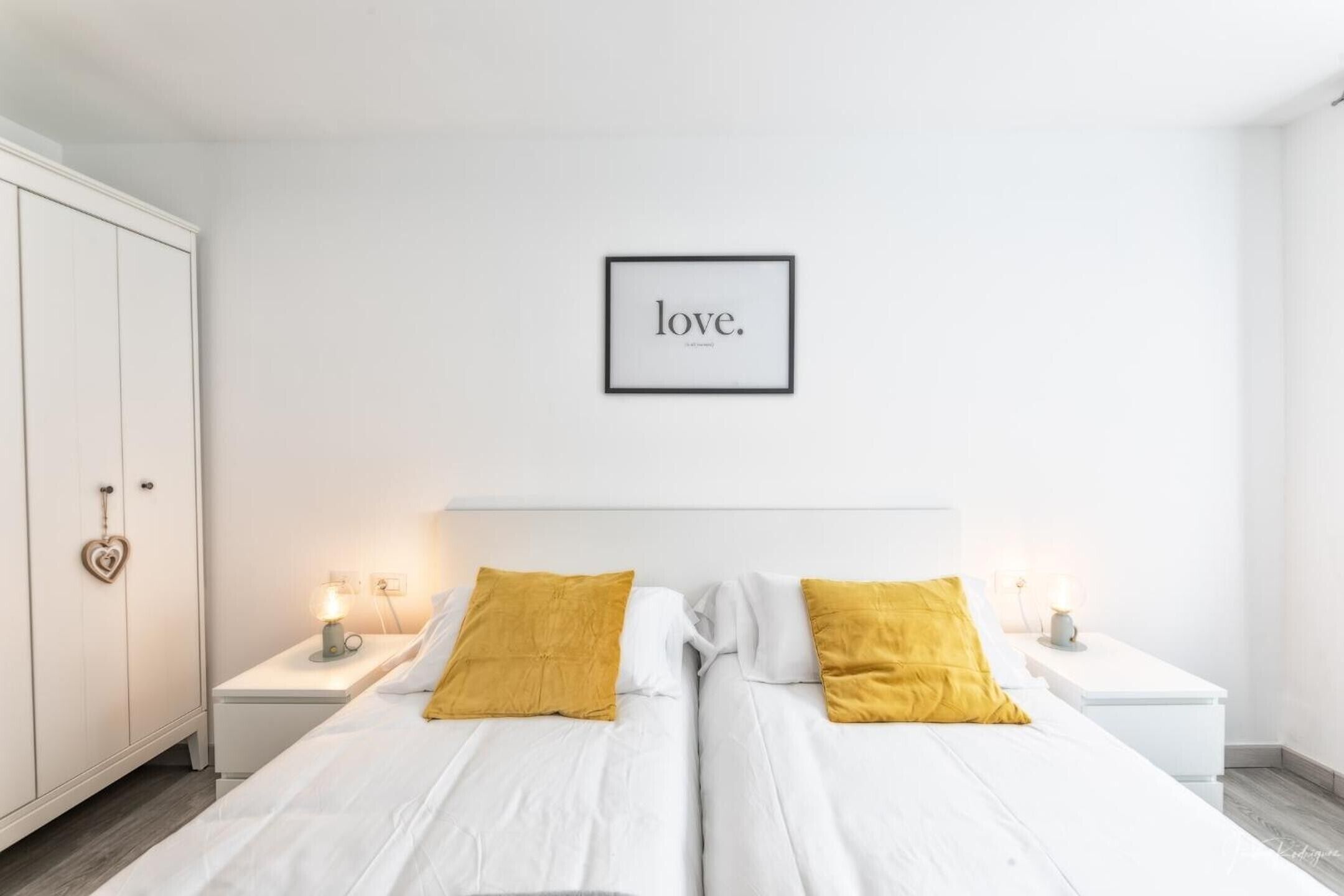 2 slaapkamers, een strijkplank/strijkijzer, wifi, beddengoed