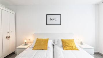 2 slaapkamers, een strijkplank/strijkijzer, wifi, beddengoed