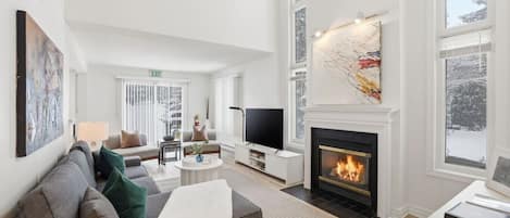 TV, fireplace