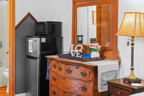 Interior - Lady Slipper | King Suite for 2 | Wears Valley (Sevierville)