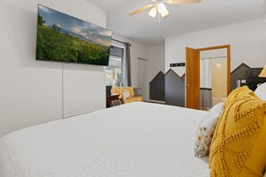 1 bedroom, WiFi, bed sheets - Lady Slipper | King Suite for 2 | Wears Valley (Sevierville)