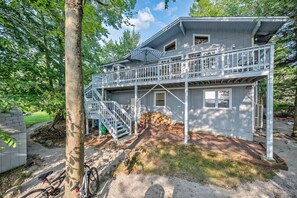 Exterior - Pocono Lake Therapy House • Kayaks and Sunset View (Tobyhanna)