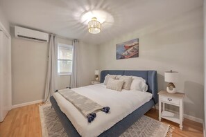 Room - Pocono Lake Therapy House • Kayaks and Sunset View (Tobyhanna)