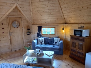 Living area - Vrbo Property (Cléguérec)