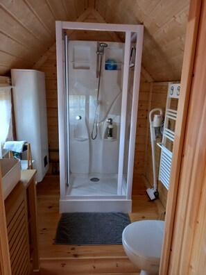 Bathroom - Vrbo Property (Cléguérec)
