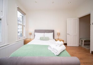 5 slaapkamers, een strijkplank/strijkijzer, gratis wifi, beddengoed