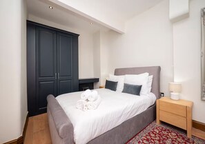 5 slaapkamers, een strijkplank/strijkijzer, gratis wifi, beddengoed