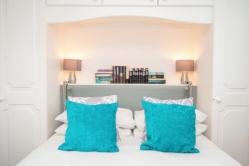 Grove Park Flat with Transport Links and G/parking - Pass the Keys