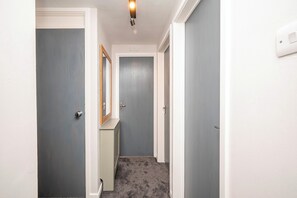 Interior - Grove Park Flat with Transport Links and G/parking - Pass the Keys (London)