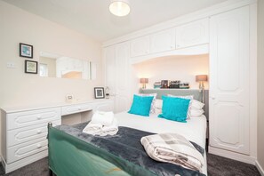 3 chambres, fer et planche à repasser, Wi-Fi gratuit, draps fournis