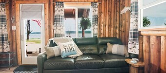 Vintage Twin Cabin on Lake Charlevoix, Boat Rentals