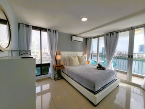 2 bedrooms, iron/ironing board, free WiFi, bed sheets - Ashford Avenue Beach Front Condo (San Juan)