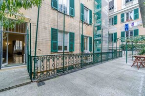 A building with a tiled facade, green shutters, and a metal fence. - GuestHost - Spacious and welcoming 120 square meters apartment, perfect for six people, located on the second floor of a historic building with an elevator (NOT accessible to disabled guests).The property is centrally located in Genoa, just a 5-minute wa (Genoa)