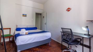 Ferros/tábuas de passar roupa, Wi-Fi de cortesia, roupa de cama