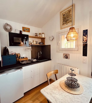 Coffee/tea maker, fridge, microwave, stovetop - Self-contained studio near Port de Larros (Gujan-Mestras)