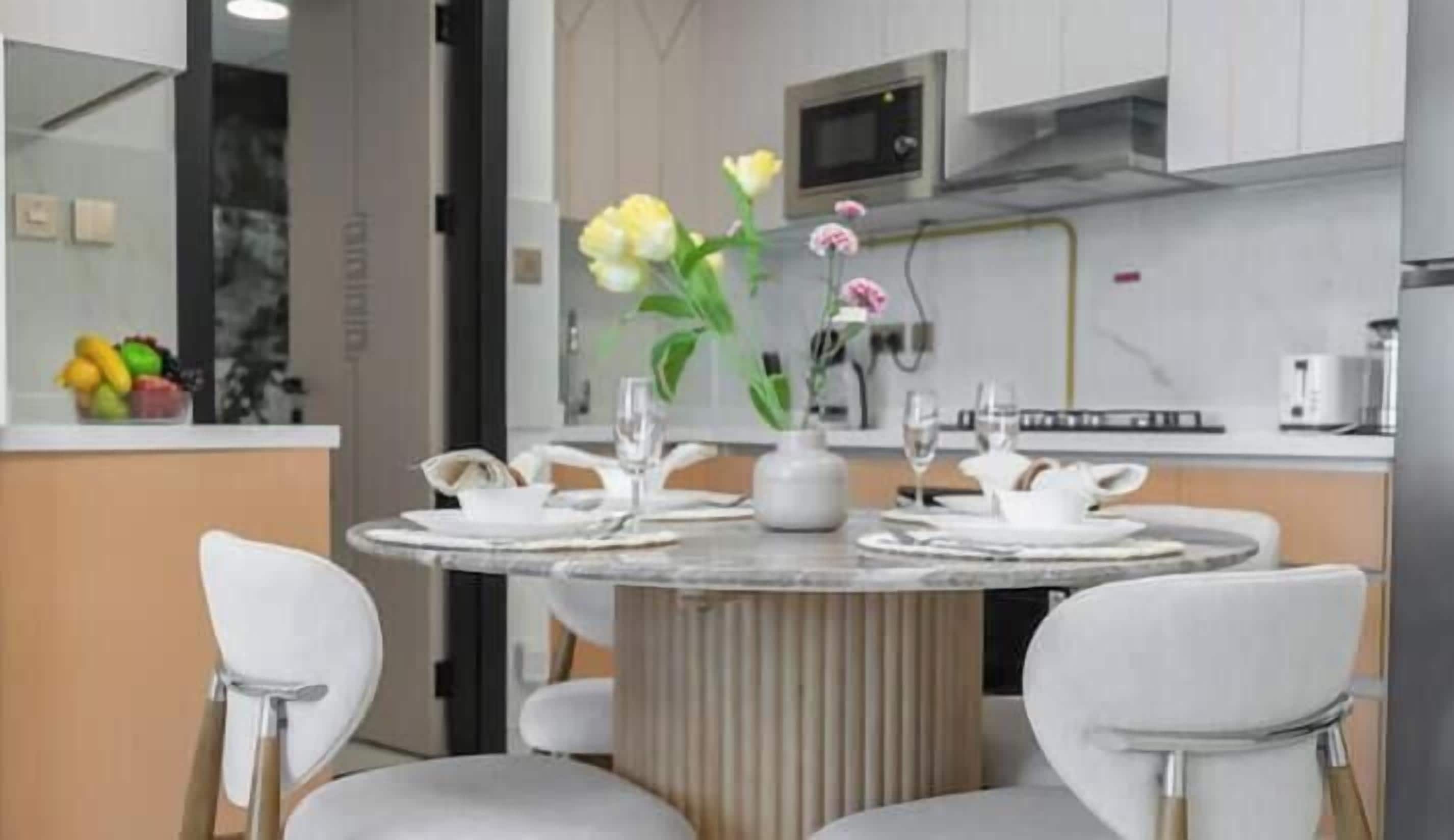 Luxury Apartment, Balcony, City View | In-room dining