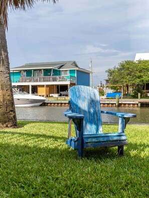 Property grounds - Waterfront house sleeps 10 (Navarre)