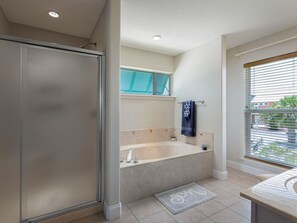 Hair dryer - Waterfront house sleeps 10 (Navarre)