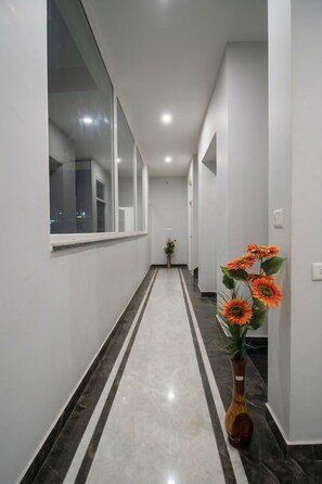 المنشأة من الداخل