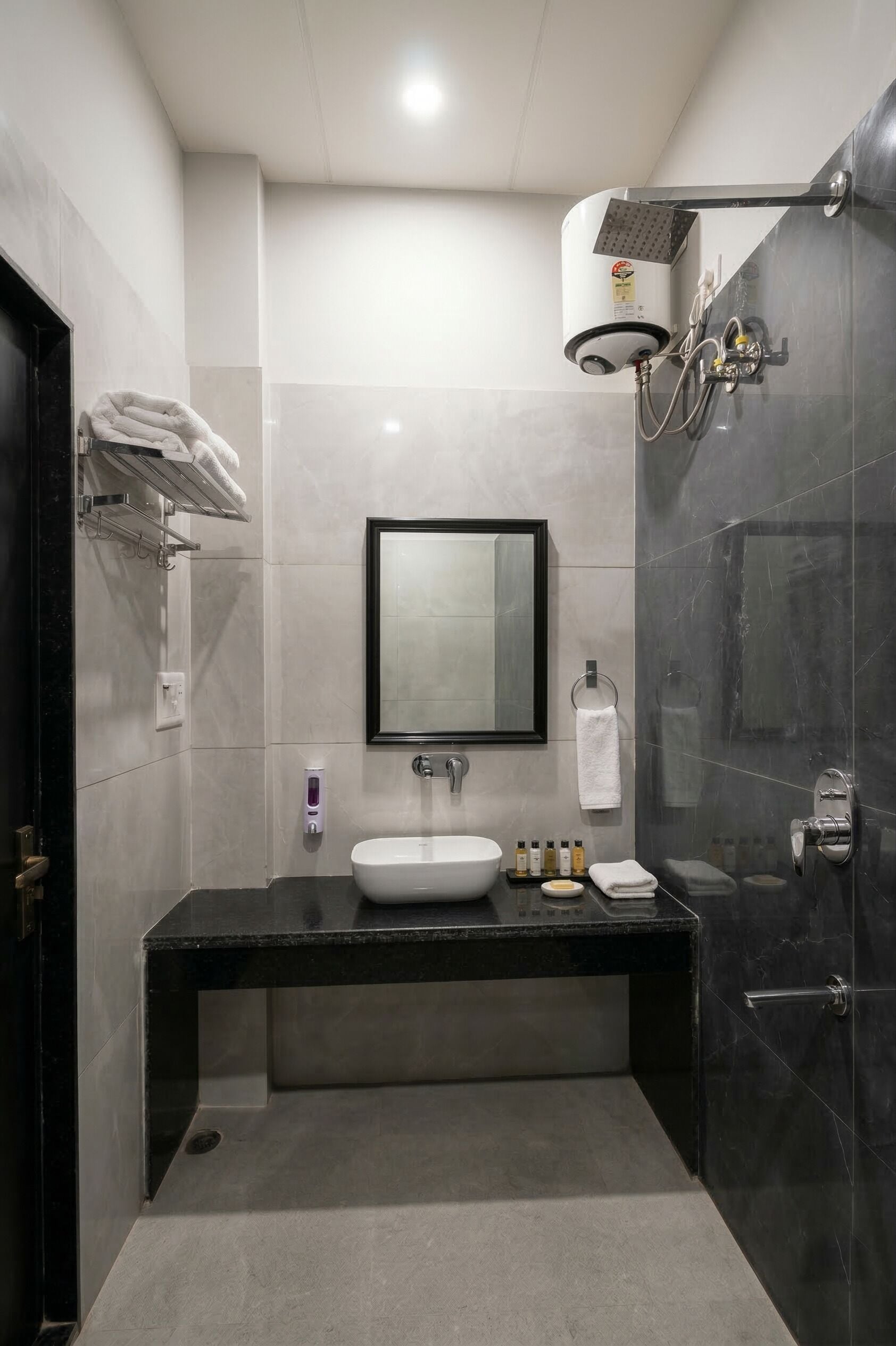 Doppia Deluxe | Bagno | Doccia, set di cortesia gratuito, asciugamani, sapone
