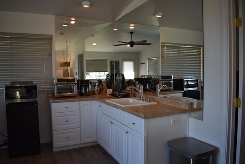 The Blue Bird A Luxury Lovely Cottage with Deck and Peek a Boo Views of Ocean