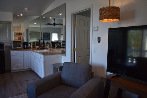 The Blue Bird A Luxury Cottage with Deck and Peek a Boo Views of Ocean