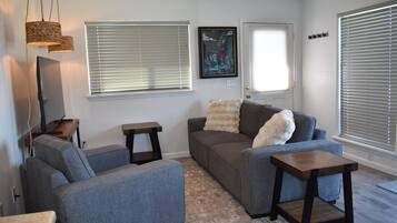 Smart TV, fireplace, DVD player, stereo