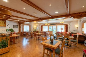 Dining - Hotel Alpina  (Zernez)