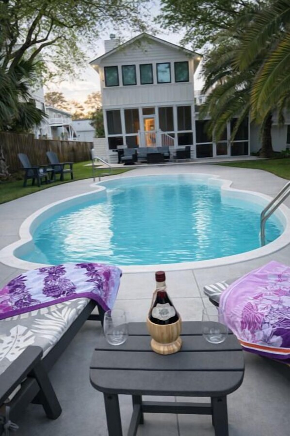 Pool - Private Pool, 2 Min Walk to Beach, Isle of Palms Luxury Retreat (Isle of Palms)