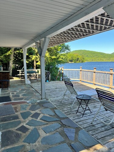 Waterfront 3-bed Lake House in Alton Bay
