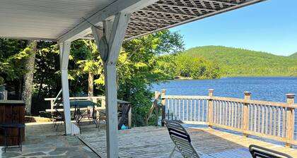 Waterfront 3-bed Lake House in Alton Bay