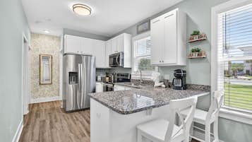 LÀgenhet - utsikt mot resort | Eget kök