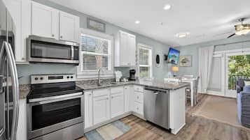 Apartment, Blick auf die Anlage | Eigene Küche