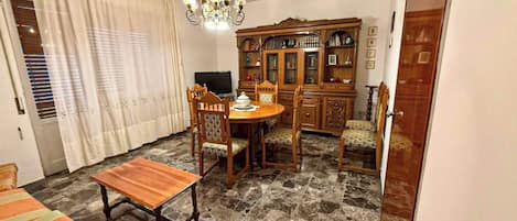 Apartment, 3 Bedrooms | Interior