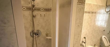 Apartment, 3 Bedrooms | Bathroom