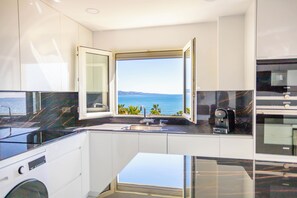 Private kitchen - Beachfront Penthouse with panoramic sea view in Puerto Banus, pool and parking (Marbella)