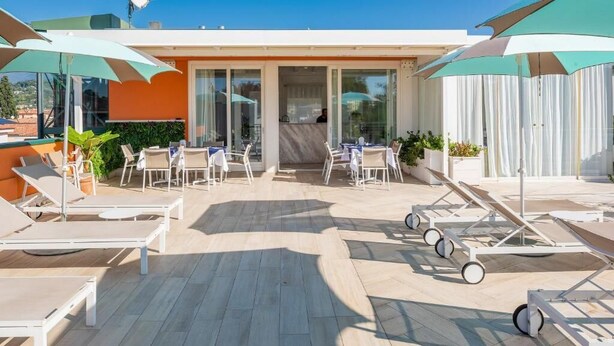 A rooftop terrace with sun loungers, umbrellas, and a bar area. - Blue Lake Residence (Bardolino)