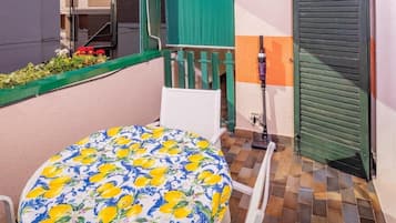 Monolocale Junior, bagno privato, vista parco | Ristorazione all'aperto